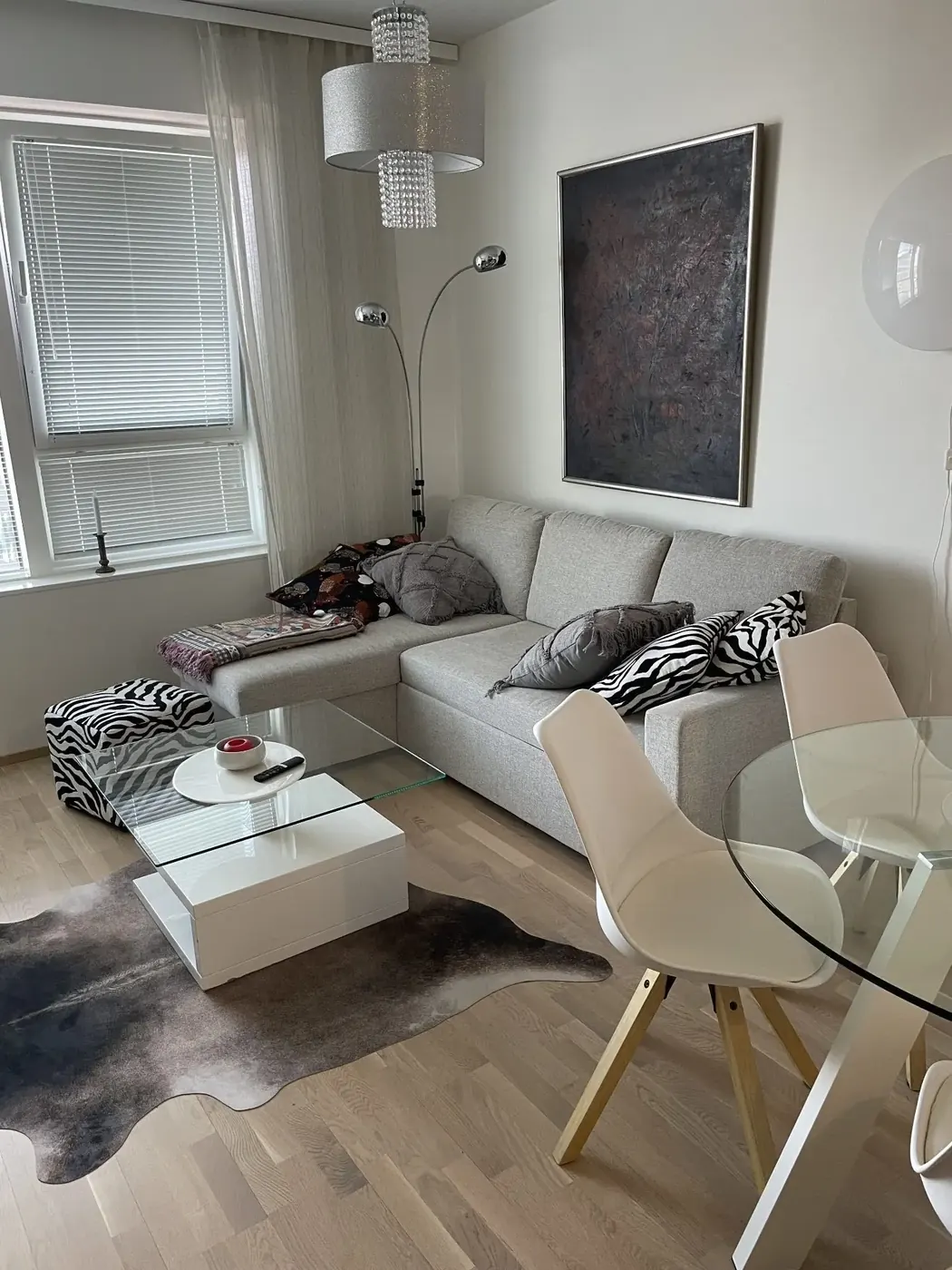 Topaasin Helmi valoisa olohuone Tampereella